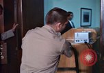 Standbild russischen Teletype Maschine Washington DC USA, 1963, aus Sekunde 8 historischem Filmmaterial Videoclip 65675034232
