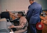 Standbild russischen Teletype Maschine Washington DC USA, 1963, aus Sekunde 45 historischem Filmmaterial Videoclip 65675034232