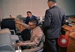 Standbild russischen Teletype Maschine Washington DC USA, 1963, aus Sekunde 52 historischem Filmmaterial Videoclip 65675034232