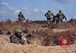 Standbild 1 ABG 187th Infanterie Regiment 82 ABN Fort Bragg North Carolina USA, 1963, aus Sekunde 14 historischem Filmmaterial Videoclip 65675034233