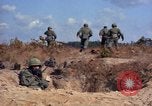 Standbild 1 ABG 187th Infanterie Regiment 82 ABN Fort Bragg North Carolina USA, 1963, aus Sekunde 15 historischem Filmmaterial Videoclip 65675034233