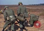 Standbild 1 ABG 187th Infanterie Regiment 82 ABN Fort Bragg North Carolina USA, 1963, aus Sekunde 29 historischem Filmmaterial Videoclip 65675034233