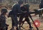 Standbild 1 ABG 187th Infanterie Regiment 82 ABN Fort Bragg North Carolina USA, 1963, aus Sekunde 41 historischem Filmmaterial Videoclip 65675034233