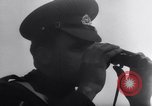 Standbild Flüchtlinge auf der Straße Berlin West Deutschland, 1961, aus Sekunde 40 historischem Filmmaterial Videoclip 65675034238