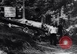Standbild Flüchtlinge auf der Straße Berlin West Deutschland, 1961, aus Sekunde 51 historischem Filmmaterial Videoclip 65675034238