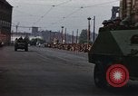 Standbild Mai Parade In Ostdeutschland Berlin Ostdeutschland, 1961, aus Sekunde 8 historischem Filmmaterial Videoclip 65675034241