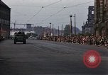 Standbild Mai Parade In Ostdeutschland Berlin Ostdeutschland, 1961, aus Sekunde 9 historischem Filmmaterial Videoclip 65675034241