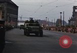 Standbild Mai Parade In Ostdeutschland Berlin Ostdeutschland, 1961, aus Sekunde 13 historischem Filmmaterial Videoclip 65675034241