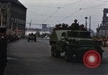 Standbild Mai Parade In Ostdeutschland Berlin Ostdeutschland, 1961, aus Sekunde 15 historischem Filmmaterial Videoclip 65675034241
