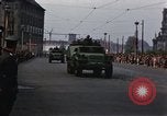 Standbild Mai Parade In Ostdeutschland Berlin Ostdeutschland, 1961, aus Sekunde 21 historischem Filmmaterial Videoclip 65675034241