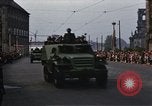 Standbild Mai Parade In Ostdeutschland Berlin Ostdeutschland, 1961, aus Sekunde 27 historischem Filmmaterial Videoclip 65675034241