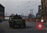 Standbild Mai Parade In Ostdeutschland Berlin Ostdeutschland, 1961, aus Sekunde 31 historischem Filmmaterial Videoclip 65675034241