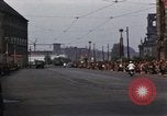 Standbild Mai Parade In Ostdeutschland Berlin Ostdeutschland, 1961, aus Sekunde 36 historischem Filmmaterial Videoclip 65675034241
