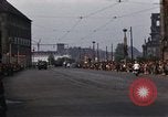 Standbild Mai Parade In Ostdeutschland Berlin Ostdeutschland, 1961, aus Sekunde 37 historischem Filmmaterial Videoclip 65675034241