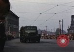 Standbild Mai Parade In Ostdeutschland Berlin Ostdeutschland, 1961, aus Sekunde 39 historischem Filmmaterial Videoclip 65675034241