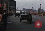Standbild Mai Parade In Ostdeutschland Berlin Ostdeutschland, 1961, aus Sekunde 46 historischem Filmmaterial Videoclip 65675034241