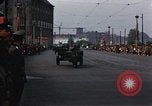 Standbild Mai Parade In Ostdeutschland Berlin Ostdeutschland, 1961, aus Sekunde 48 historischem Filmmaterial Videoclip 65675034241