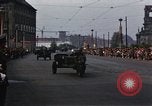 Standbild Mai Parade In Ostdeutschland Berlin Ostdeutschland, 1961, aus Sekunde 55 historischem Filmmaterial Videoclip 65675034241