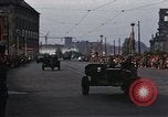 Standbild Mai Parade In Ostdeutschland Berlin Ostdeutschland, 1961, aus Sekunde 56 historischem Filmmaterial Videoclip 65675034241