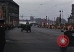 Standbild Mai Parade In Ostdeutschland Berlin Ostdeutschland, 1961, aus Sekunde 57 historischem Filmmaterial Videoclip 65675034241
