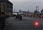 Standbild Mai Parade In Ostdeutschland Berlin Ostdeutschland, 1961, aus Sekunde 58 historischem Filmmaterial Videoclip 65675034241