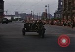 Standbild Mai Parade In Ostdeutschland Berlin Ostdeutschland, 1961, aus Sekunde 60 historischem Filmmaterial Videoclip 65675034241