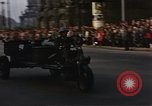 Standbild Mai Parade In Ostdeutschland Berlin Ostdeutschland, 1961, aus Sekunde 61 historischem Filmmaterial Videoclip 65675034241