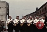 Standbild DDR-Soldaten bei der Maiparade Berlin Ostdeutschland, 1961, aus Sekunde 24 historischem Filmmaterial Videoclip 65675034242