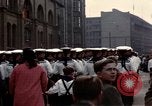 Standbild DDR-Soldaten bei der Maiparade Berlin Ostdeutschland, 1961, aus Sekunde 38 historischem Filmmaterial Videoclip 65675034242