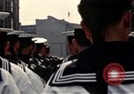 Standbild DDR-Soldaten bei der Maiparade Berlin Ostdeutschland, 1961, aus Sekunde 42 historischem Filmmaterial Videoclip 65675034242