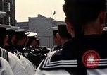 Standbild DDR-Soldaten bei der Maiparade Berlin Ostdeutschland, 1961, aus Sekunde 43 historischem Filmmaterial Videoclip 65675034242