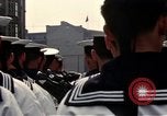 Standbild DDR-Soldaten bei der Maiparade Berlin Ostdeutschland, 1961, aus Sekunde 44 historischem Filmmaterial Videoclip 65675034242