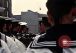 Standbild DDR-Soldaten bei der Maiparade Berlin Ostdeutschland, 1961, aus Sekunde 45 historischem Filmmaterial Videoclip 65675034242