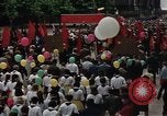 Immagine di Civili della Germania Est nella Parata del primo maggio Berlino Germania Est, 1961, secondo 25 filmato di repertorio 65675034243