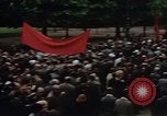 Immagine di Civili della Germania Est nella Parata del primo maggio Berlino Germania Est, 1961, secondo 46 filmato di repertorio 65675034243