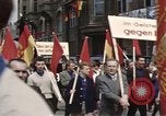 Image Défilé du 1er mai en Allemagne de l'est Berlin Allemagne de l'est, 1961, de la seconde 4 séquences d'archives historiques vidéo 65675034244