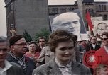 Image Parade de la fête Mai communiste Berlin Allemagne de l'est, 1961, de la seconde 37 séquences d'archives historiques vidéo 65675034245