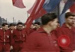 Image Les garçons marchent dans la parade du jour de mai Berlin Allemagne de l'est, 1961, de la seconde 7 séquences d'archives historiques vidéo 65675034246
