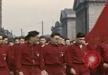 Image Les garçons marchent dans la parade du jour de mai Berlin Allemagne de l'est, 1961, de la seconde 8 séquences d'archives historiques vidéo 65675034246
