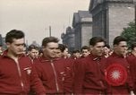 Image Les garçons marchent dans la parade du jour de mai Berlin Allemagne de l'est, 1961, de la seconde 9 séquences d'archives historiques vidéo 65675034246
