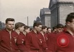 Image Les garçons marchent dans la parade du jour de mai Berlin Allemagne de l'est, 1961, de la seconde 10 séquences d'archives historiques vidéo 65675034246
