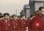 Image Les garçons marchent dans la parade du jour de mai Berlin Allemagne de l'est, 1961, de la seconde 11 séquences d'archives historiques vidéo 65675034246