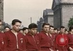 Image Les garçons marchent dans la parade du jour de mai Berlin Allemagne de l'est, 1961, de la seconde 13 séquences d'archives historiques vidéo 65675034246