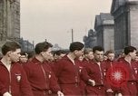 Image Les garçons marchent dans la parade du jour de mai Berlin Allemagne de l'est, 1961, de la seconde 15 séquences d'archives historiques vidéo 65675034246