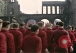 Image Les garçons marchent dans la parade du jour de mai Berlin Allemagne de l'est, 1961, de la seconde 25 séquences d'archives historiques vidéo 65675034246