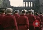 Image Les garçons marchent dans la parade du jour de mai Berlin Allemagne de l'est, 1961, de la seconde 27 séquences d'archives historiques vidéo 65675034246