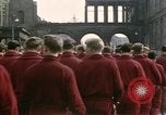 Image Les garçons marchent dans la parade du jour de mai Berlin Allemagne de l'est, 1961, de la seconde 28 séquences d'archives historiques vidéo 65675034246
