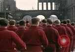 Image Les garçons marchent dans la parade du jour de mai Berlin Allemagne de l'est, 1961, de la seconde 29 séquences d'archives historiques vidéo 65675034246