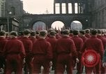 Image Les garçons marchent dans la parade du jour de mai Berlin Allemagne de l'est, 1961, de la seconde 32 séquences d'archives historiques vidéo 65675034246