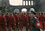 Image Les garçons marchent dans la parade du jour de mai Berlin Allemagne de l'est, 1961, de la seconde 33 séquences d'archives historiques vidéo 65675034246